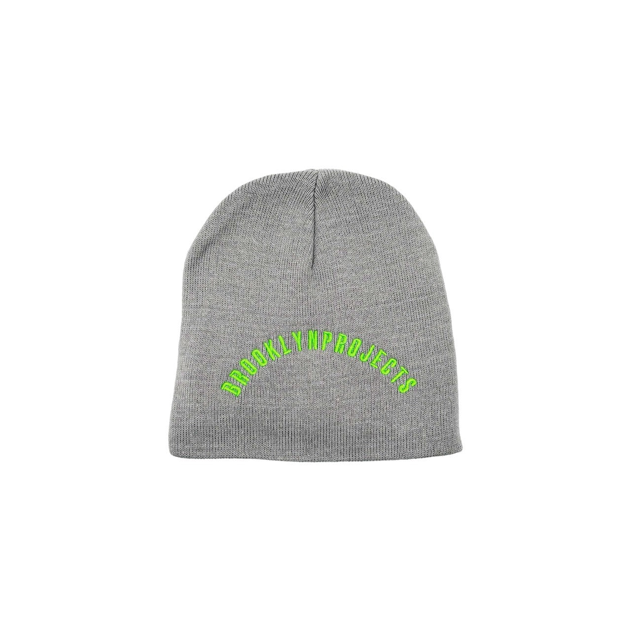 BP EMBROIDERD ARCH LOGO BEANIE GRAY