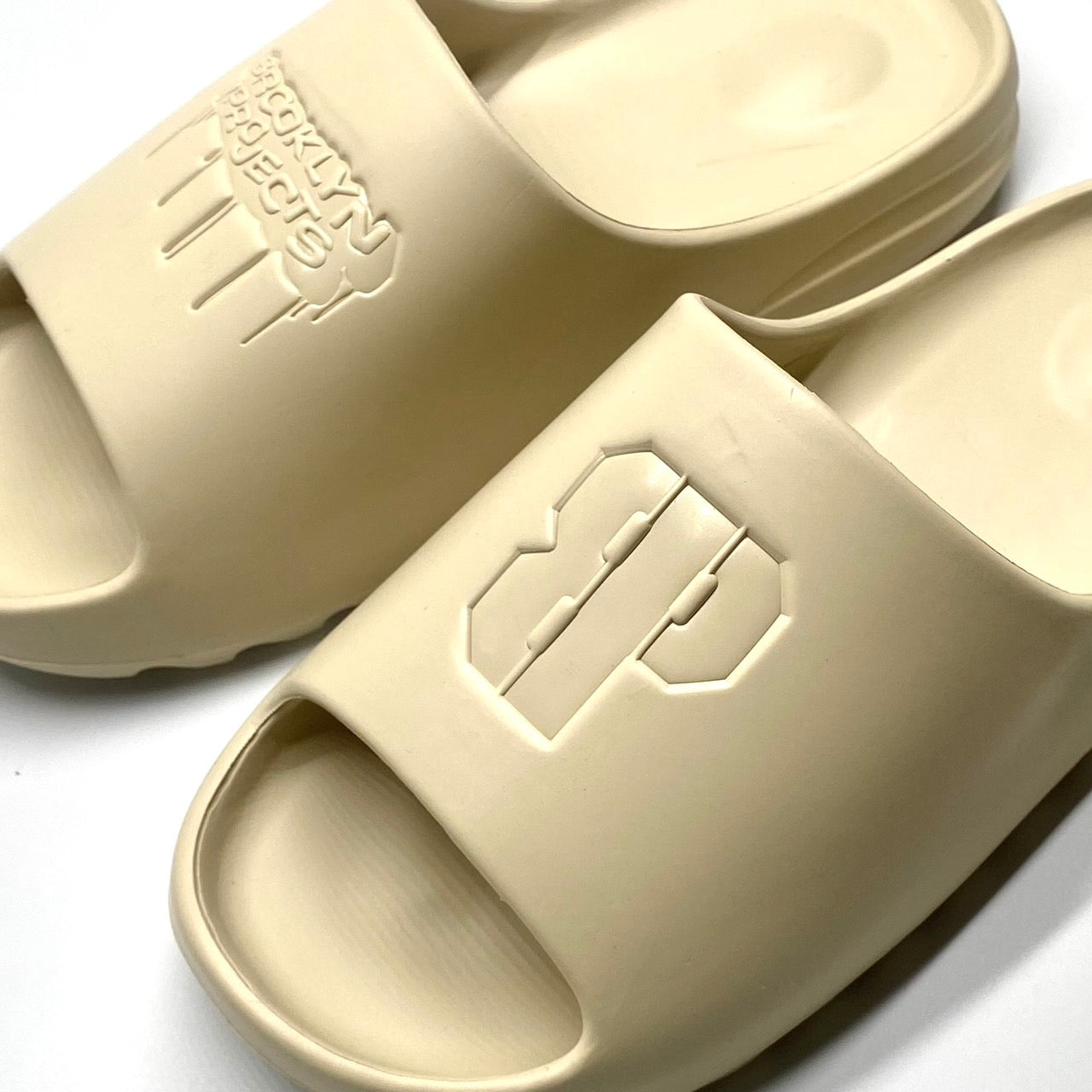 BP URBAN SLIDES OFF WHITE