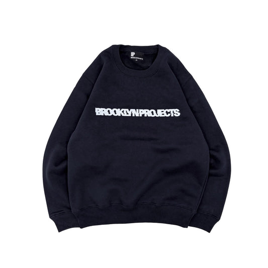 BP EMBROIDERD SLICE LOGO CREW SWEAT NAVY/LT BLUE