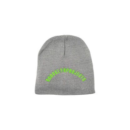BP EMBROIDERD ARCH LOGO BEANIE GRAY