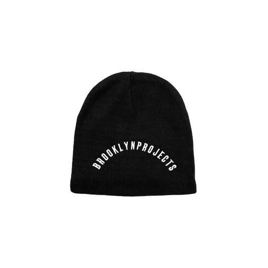 BP EMBROIDERD ARCH LOGO BEANIE BLACK