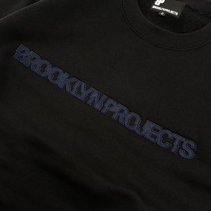 BP EMBROIDERD SLICE LOGO CREW SWEAT BLACK /DK NAVY