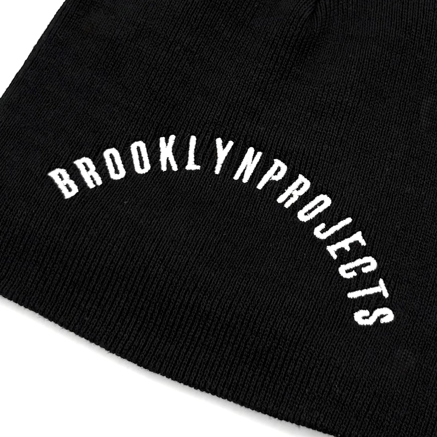 BP EMBROIDERD ARCH LOGO BEANIE BLACK