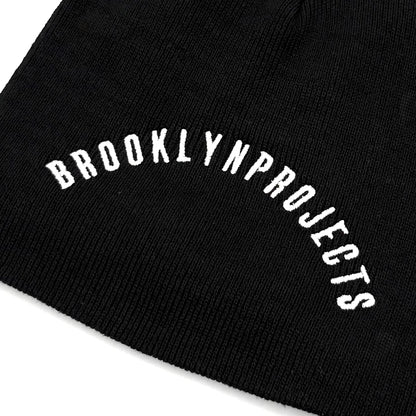 BP EMBROIDERD ARCH LOGO BEANIE BLACK